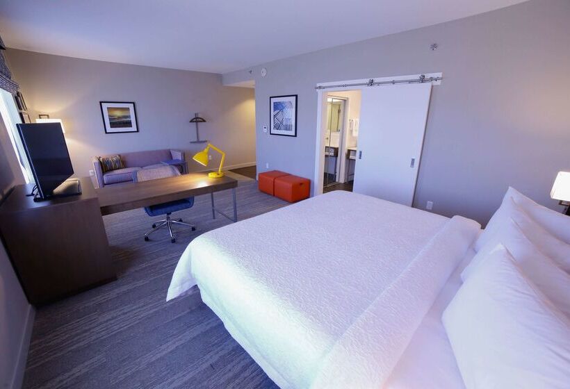 Отель Hampton Inn & Suites Forest City