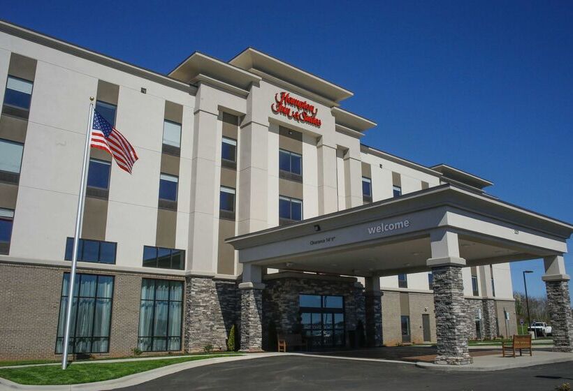 Отель Hampton Inn & Suites Forest City