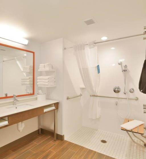 فندق Hampton Inn & Suites Menomonie Uw Stout