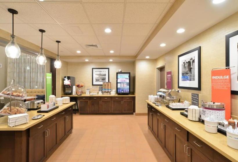Отель Hampton Inn & Suites Menomonie Uw Stout