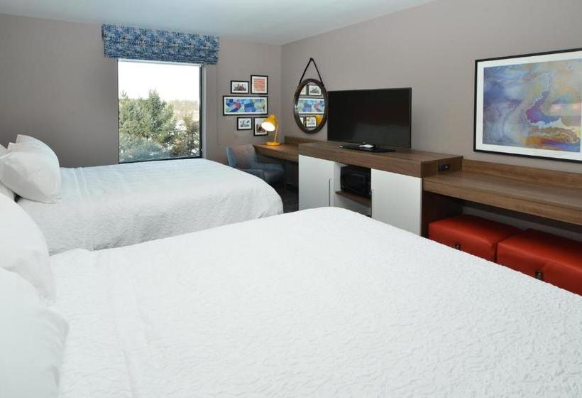 فندق Hampton Inn & Suites Menomonie Uw Stout