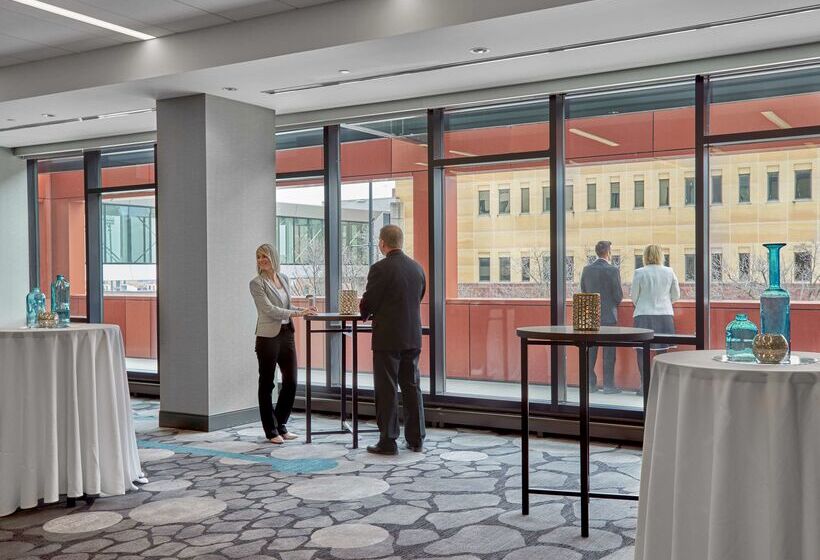 호텔 Hilton Des Moines Downtown