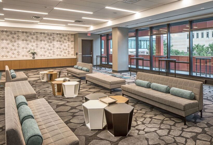 هتل Hilton Des Moines Downtown