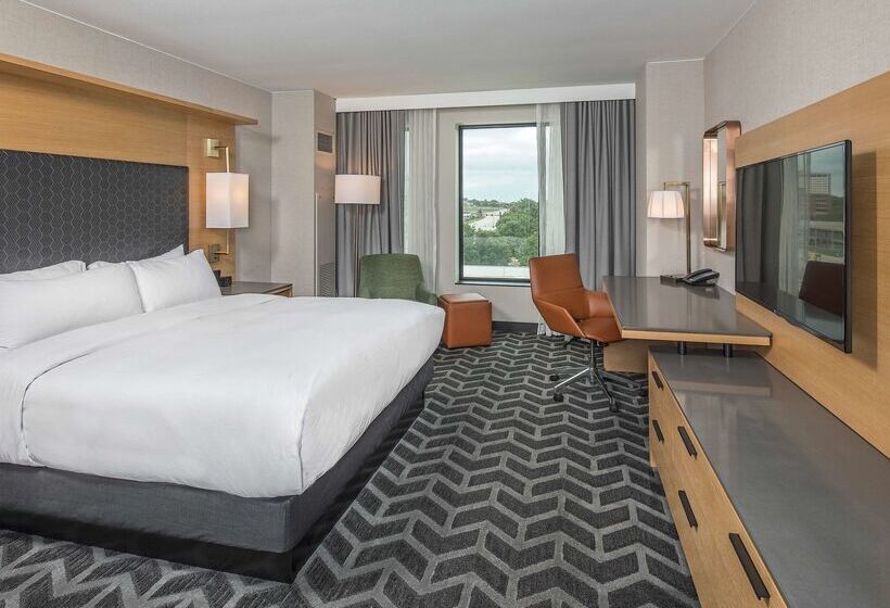 هتل Hilton Des Moines Downtown