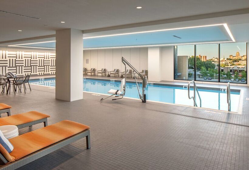 호텔 Hilton Des Moines Downtown