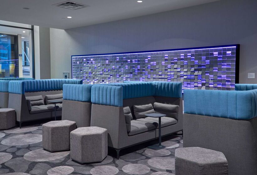 هتل Hilton Des Moines Downtown