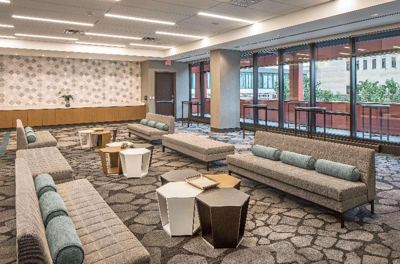 هتل Hilton Des Moines Downtown