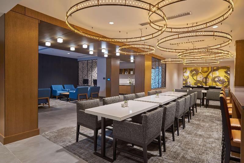 호텔 Hilton Des Moines Downtown