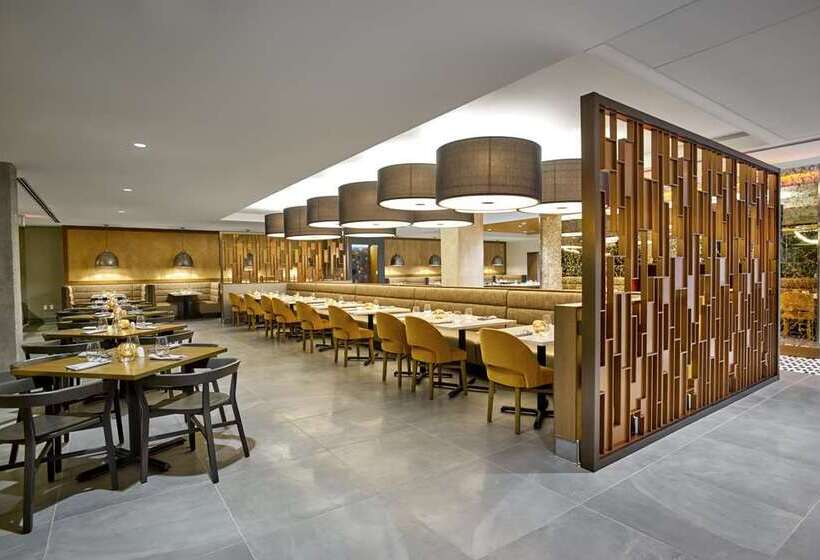 호텔 Hilton Des Moines Downtown