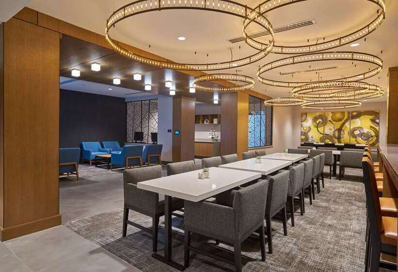 호텔 Hilton Des Moines Downtown