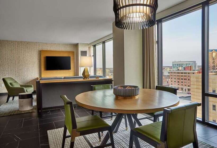 호텔 Hilton Des Moines Downtown