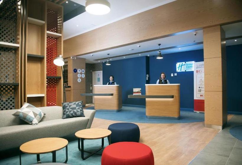 בית מלון כפרי Holiday Inn Express Moscow  Sheremetyevo Airport, An Ihg