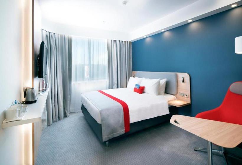בית מלון כפרי Holiday Inn Express Moscow  Sheremetyevo Airport, An Ihg