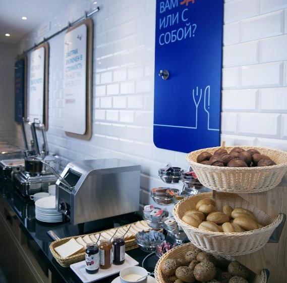 בית מלון כפרי Holiday Inn Express Moscow  Sheremetyevo Airport, An Ihg