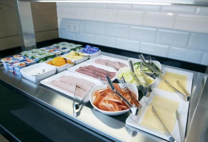 בית מלון כפרי Holiday Inn Express Moscow  Sheremetyevo Airport, An Ihg