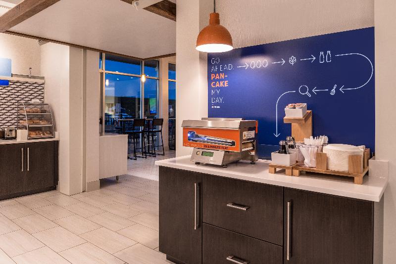 Отель Holiday Inn Express & Suites Farmville, An Ihg