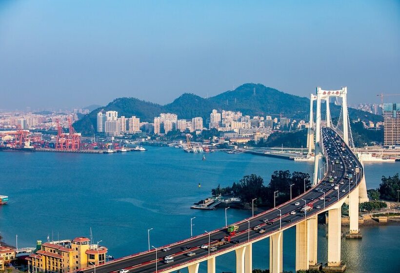 בית מלון כפרי Hualuxe Xiamen Haicang Habour View   An Ihg