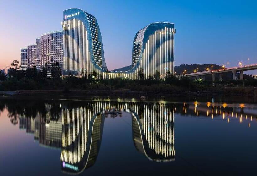 בית מלון כפרי Hualuxe Xiamen Haicang Habour View   An Ihg