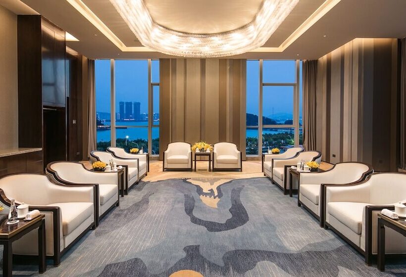 בית מלון כפרי Hualuxe Xiamen Haicang Habour View   An Ihg