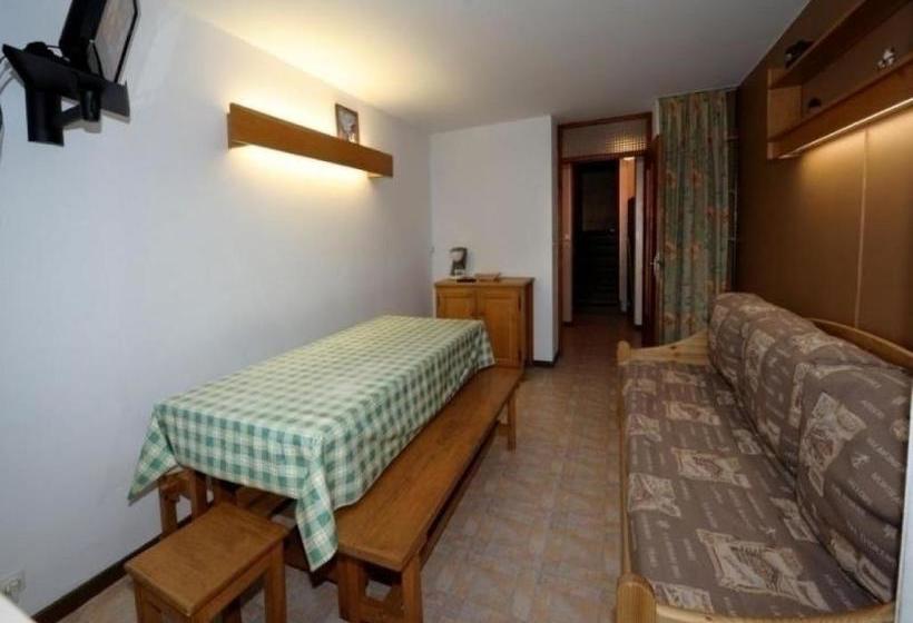 Отель Les Lauzes