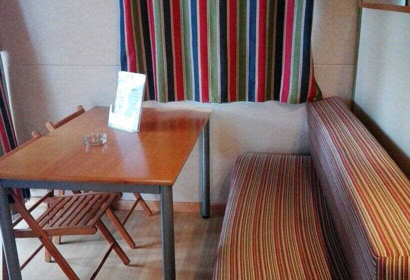 בית מלון כפרי Camping Orbitur Costa De Caparica