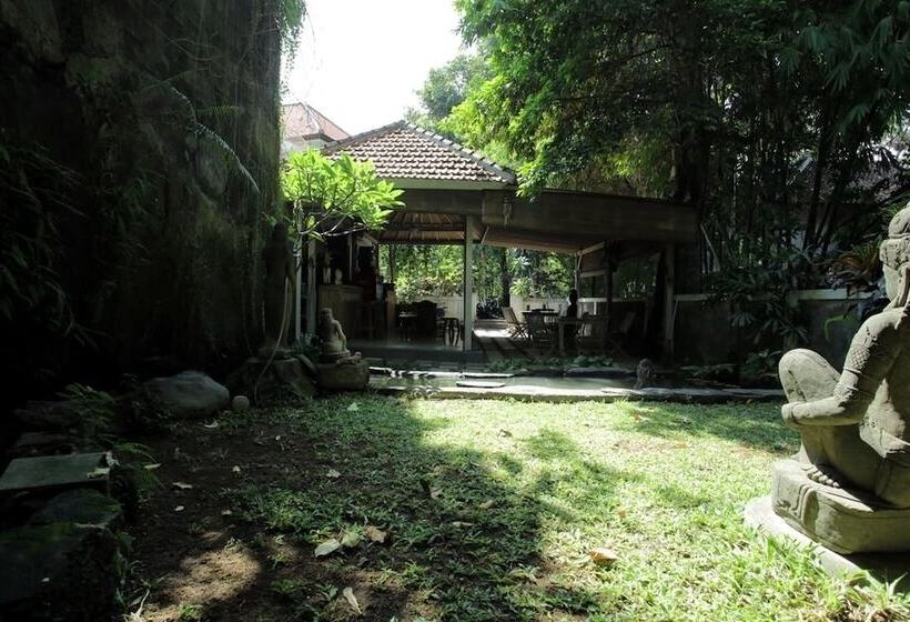 호텔 Reddoorz @ Kerobokan Canggu 2