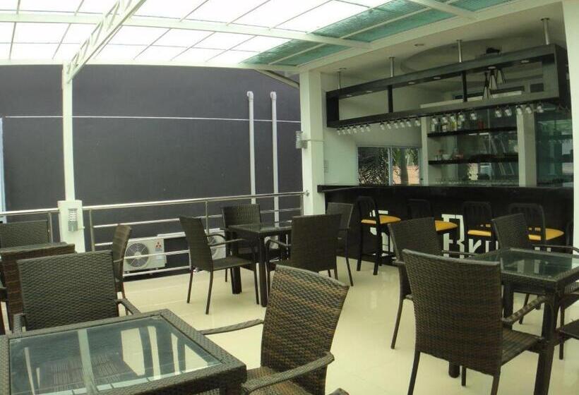 فندق Sea Breeze Resort