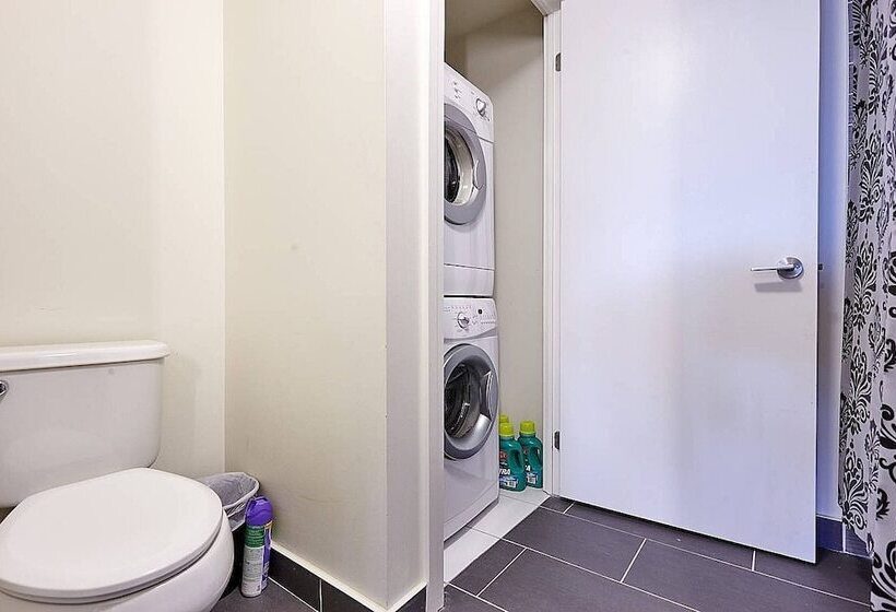 Lavish Suites Two Story Loft Downtown Toronto