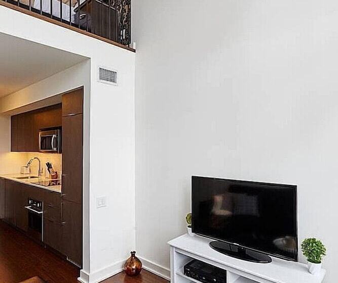 Lavish Suites Two Story Loft Downtown Toronto