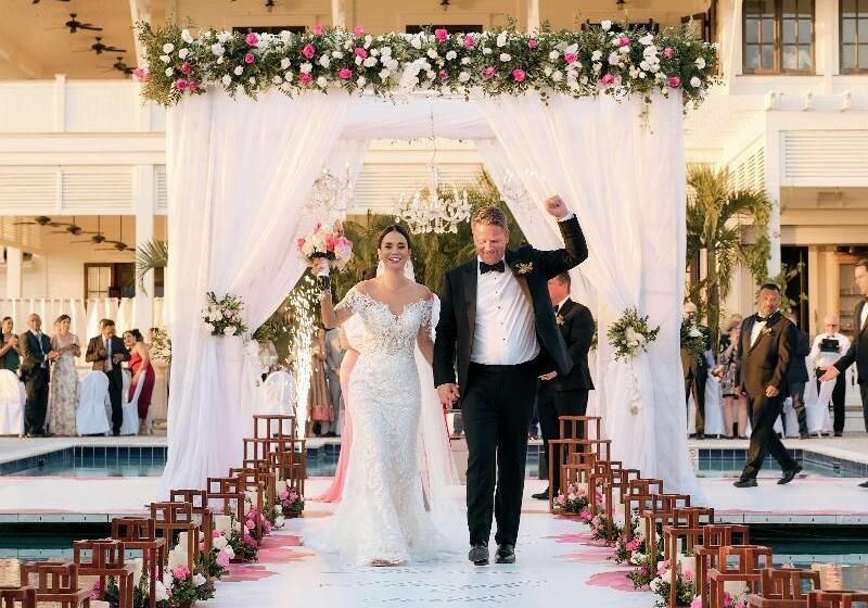 Mahogany Bay Resort & Beach Club, Curio Collection By Hilton