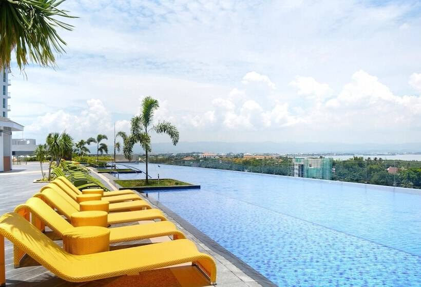 Mactan Newtown Boulevard By Fjcivo