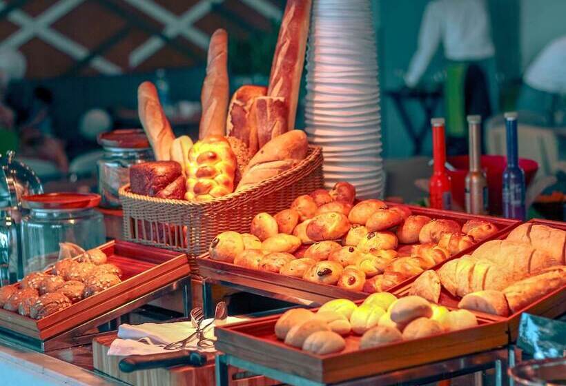 Novotel Muscat Airport