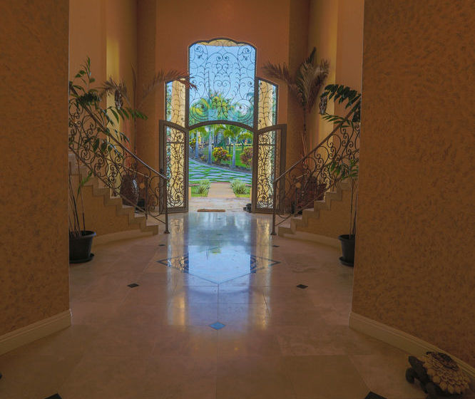 بنسيون Oceanfront Legacy