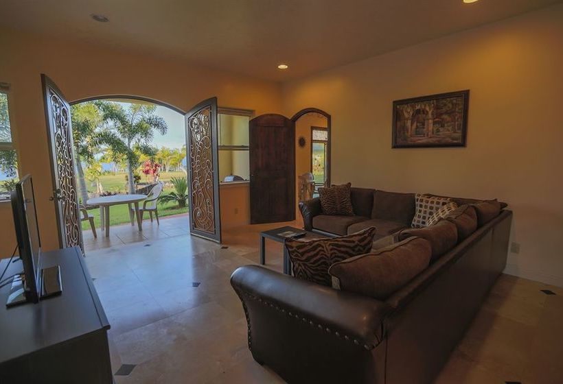 بنسيون Oceanfront Legacy