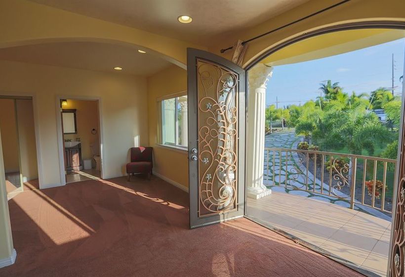 بنسيون Oceanfront Legacy