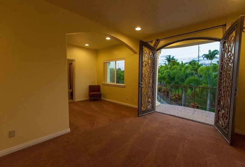 بنسيون Oceanfront Legacy