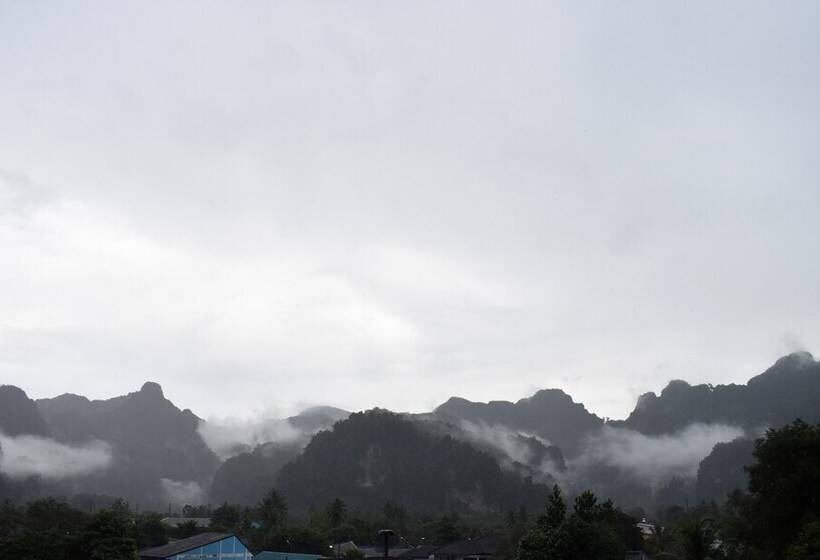 펜션 Thaweesuk Heritage Homestay