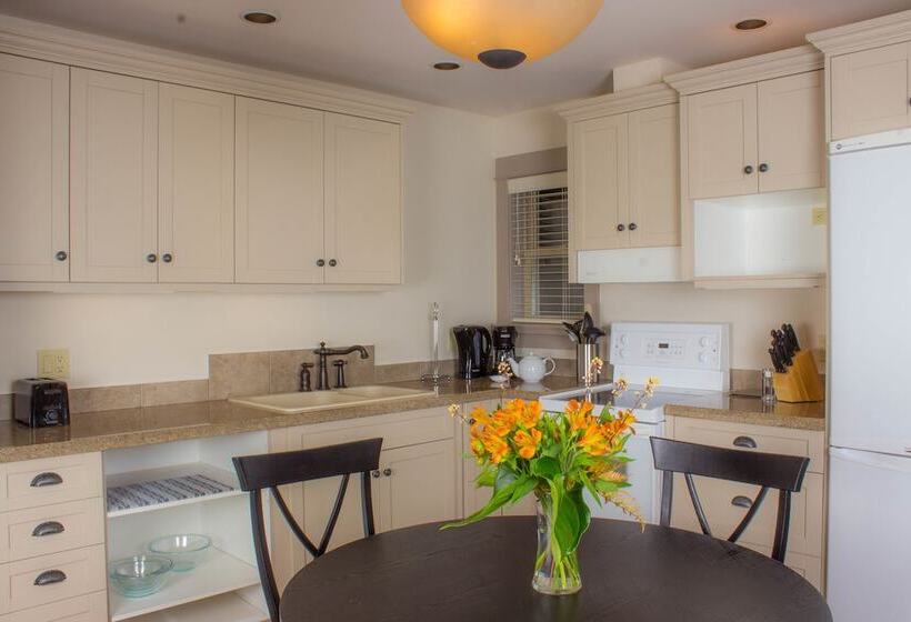 Resort The Cottages On Salt Spring Island