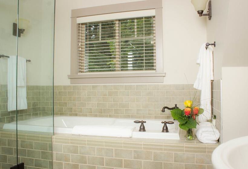 Resort The Cottages On Salt Spring Island