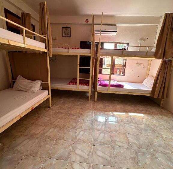 Vongprachan Backpackers Hostel