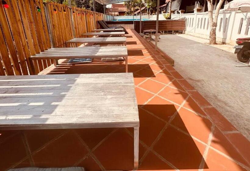 Vongprachan Backpackers Hostel