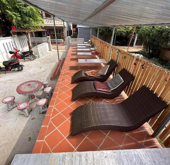 Vongprachan Backpackers Hostel