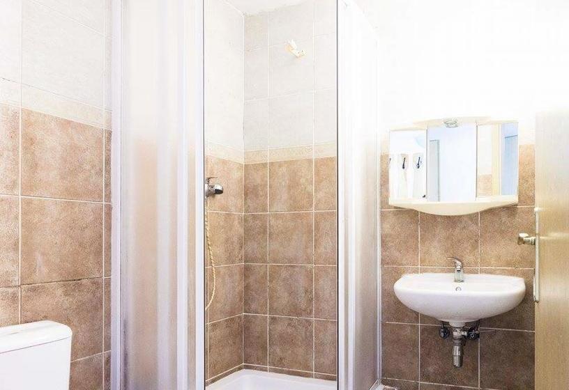 هاستل Branik Garden