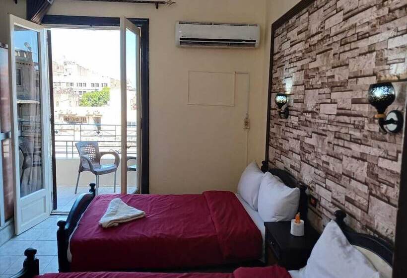 هاستل New Palace