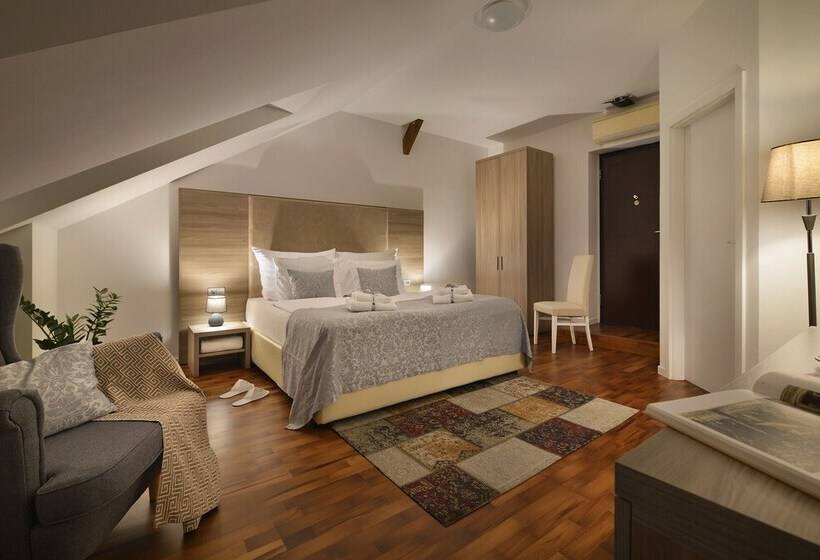 هاستل Prague Old Town Residence