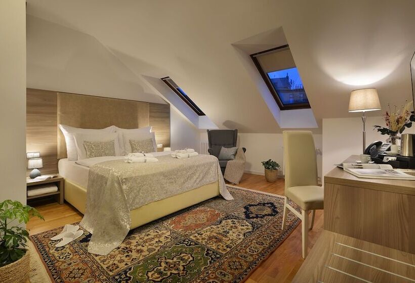 هاستل Prague Old Town Residence