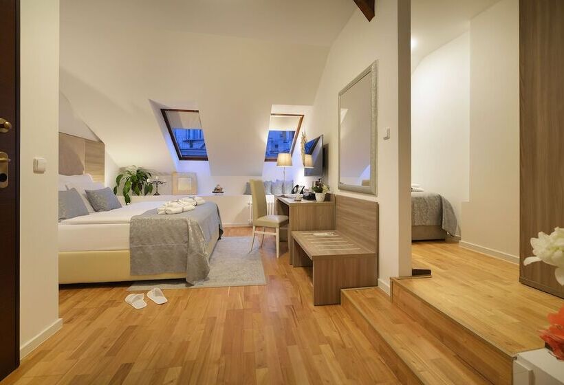 هاستل Prague Old Town Residence