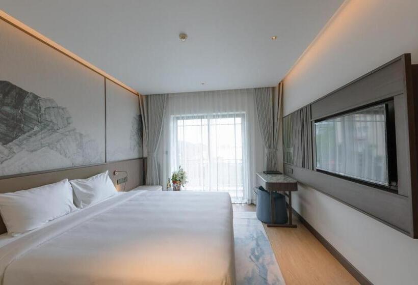 استراحتگاه The May Legend Catba