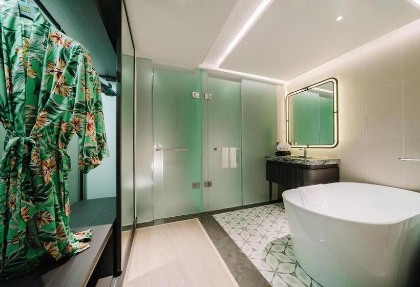 استراحتگاه The May Legend Catba