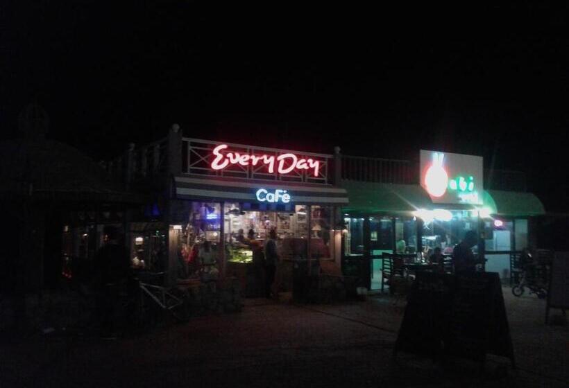 Deep Blue Divers Hostel Dahab